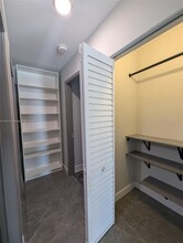 724 NE 3rd St-Unit -1 in Hallandale Beach, FL - Building Photo - Building Photo