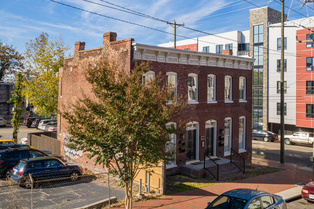 2101 E Franklin St in Richmond, VA - Foto de edificio