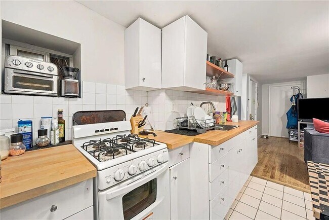 42 Clermont Ave in Brooklyn, NY - Building Photo - Building Photo