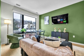 2189 Cornell Rd in Cleveland, OH - Building Photo - Building Photo