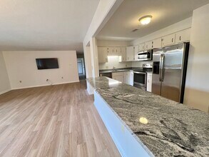 1004 Paradise Rd, Unit 1-H in Swampscott, MA - Foto de edificio - Building Photo