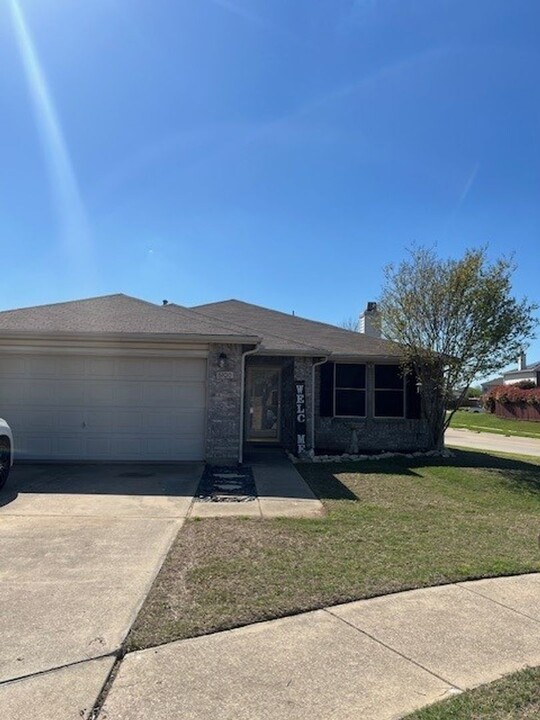 6100 Countess Ln in Denton, TX - Building Photo