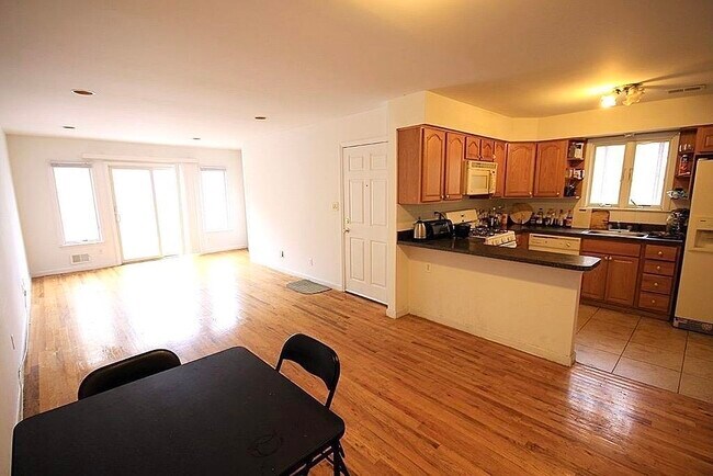 156 Congress St in Jersey City, NJ - Building Photo - Building Photo