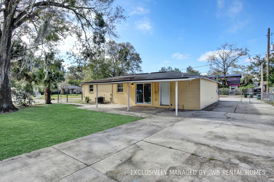 2865 Daffodil Cir E in Jacksonville, FL - Building Photo