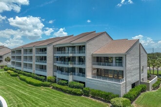 Kipps Colony at Pasadena Yacht & Country Club in Gulfport, FL - Foto de edificio - Building Photo