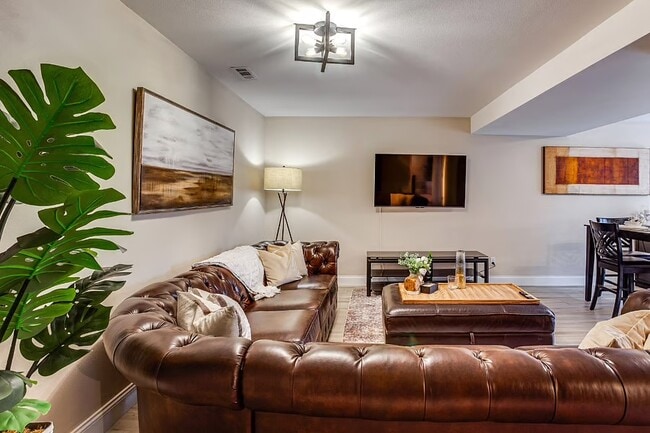 6911 47th Street Ct W, Unit Starlight in University Place, WA - Foto de edificio - Building Photo