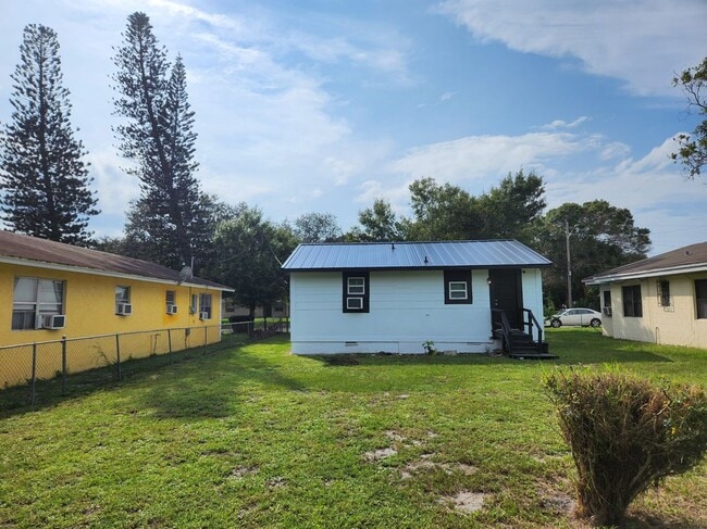 424 N 21st St in Fort Pierce, FL - Building Photo - Building Photo