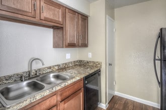Heatherwood Apartments in Houston, TX - Building Photo - Building Photo