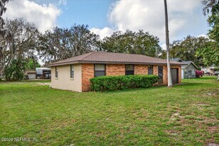 8900 Crystal Springs Rd in Jacksonville, FL - Building Photo