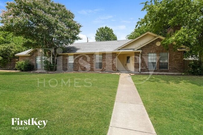 property at 826 Woodhaven Ln