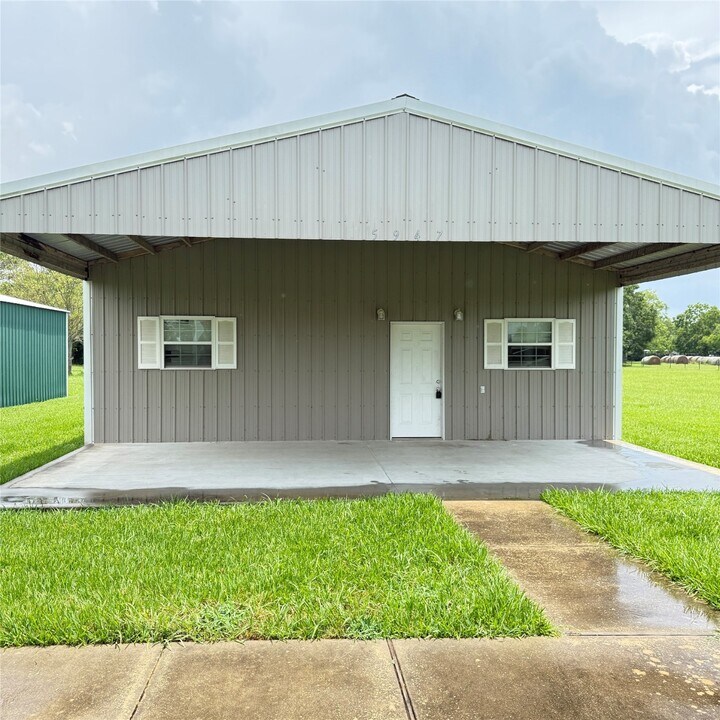 5947 Farm to Market Rd 1459 in Sweeny, TX - Building Photo