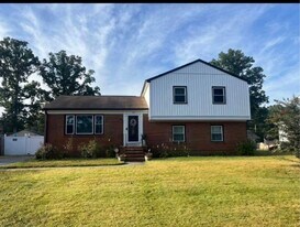 122 N Plains Dr in Petersburg, VA - Building Photo
