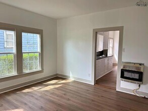 1810 7th St in Wichita Falls, TX - Foto de edificio - Building Photo