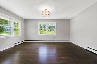 125 Whittier Dr in Thornwood, NY - Building Photo - Building Photo