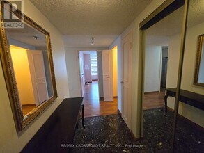 5785 Yonge St in Toronto, ON - Building Photo - Building Photo