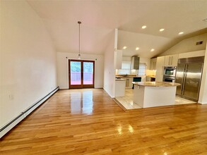 5 Elm St in Great Neck, NY - Building Photo - Building Photo