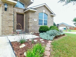 101 Kincaid Dr in Sanger, TX - Foto de edificio - Building Photo