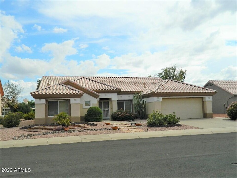 14311 W Colt Ln in Sun City West, AZ - Foto de edificio