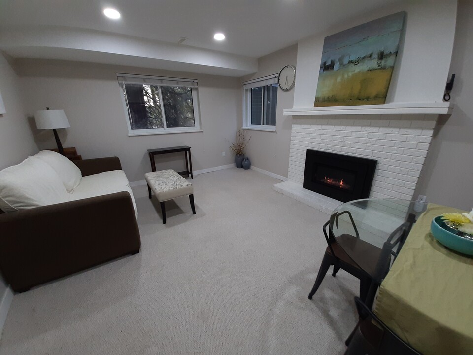 1930 Mahon Av in North Vancouver, BC - Building Photo