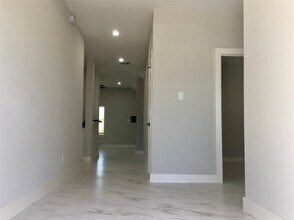 924 E 2nd St in Bellville, TX - Building Photo - Building Photo