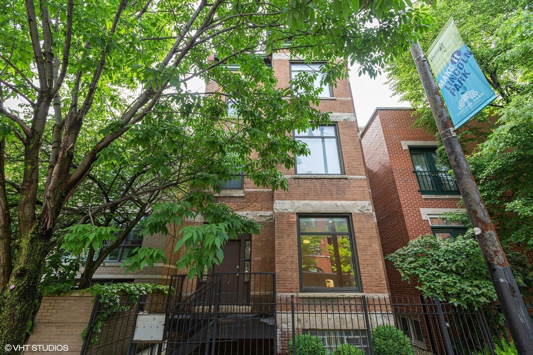 1836 N Halsted St in Chicago, IL - Building Photo