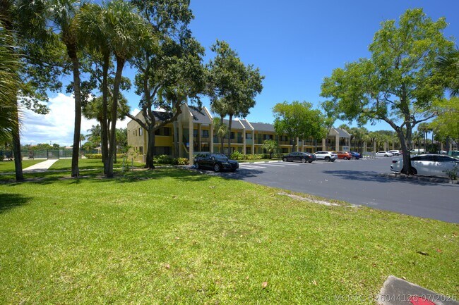 1523 Meadows Cir