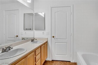 8940 Emery Lake St in Las Vegas, NV - Building Photo - Building Photo