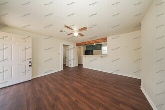 1932 Lariet Ln in Del City, OK - Building Photo - Building Photo