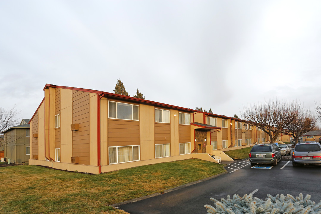 The Bluffs in Redmond, OR - Building Photo