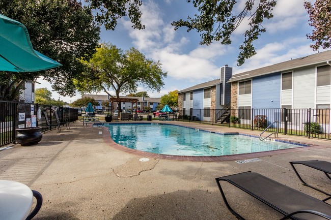 Running Brook Apartments in Arlington, TX - Building Photo - Building Photo