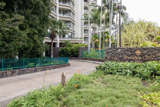 Punahou Cliffs in Honolulu, HI - Foto de edificio - Building Photo