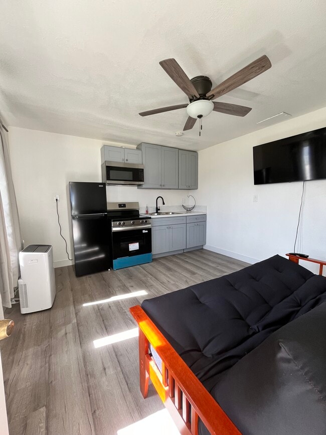 4963 Burson Way in Oxnard, CA - Building Photo - Building Photo