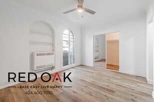 247 S Alexandria Ave in Los Angeles, CA - Building Photo