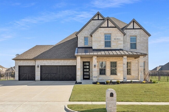 property at 1124 Macgregor Ln