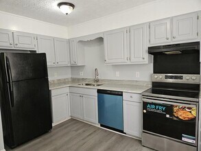 1911 Wordsworth Dr in Fayetteville, NC - Building Photo - Building Photo