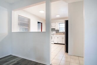 2287 Avenue G NW in Winter Haven, FL - Foto de edificio - Building Photo