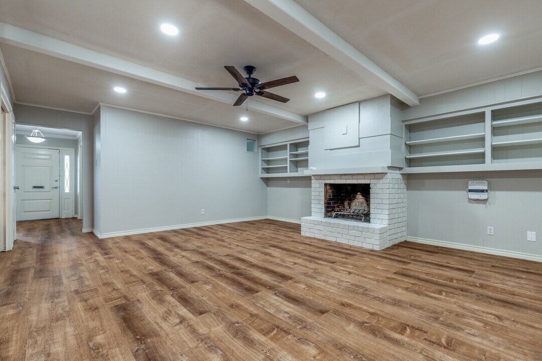 3719 Weeburn Dr in Dallas, TX - Building Photo