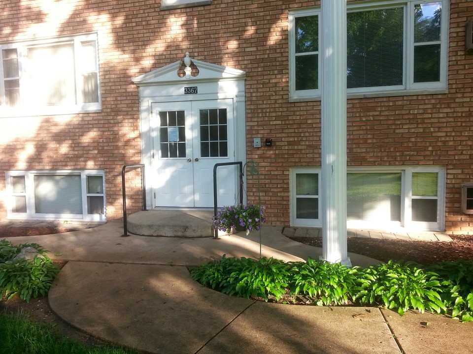 Sun Valley Terrace in Rockford, IL - Building Photo