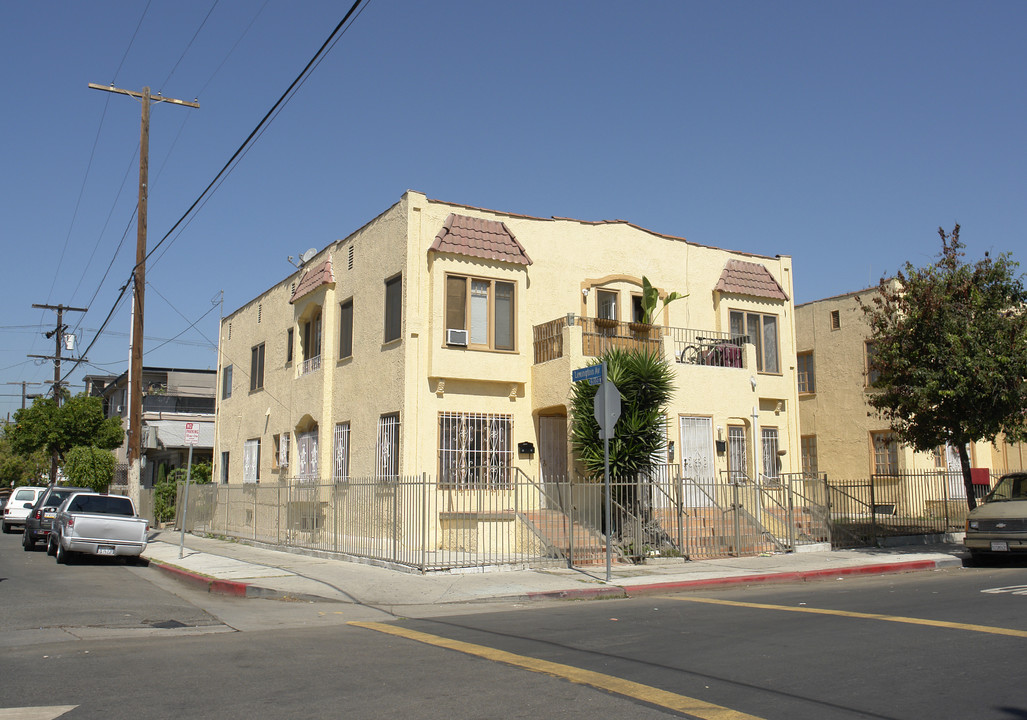 1203 Gordon St in Los Angeles, CA - Building Photo