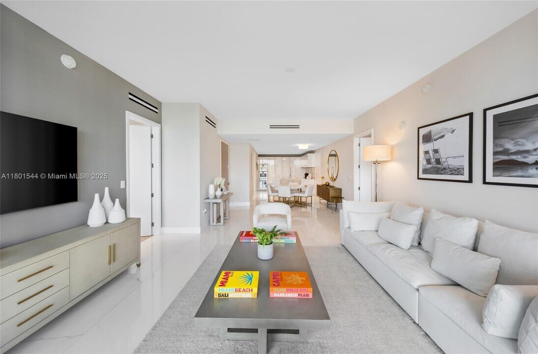 10201 Collins Ave, Unit 305 in Bal Harbour, FL - Building Photo