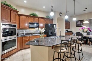 1928 W Spur Dr in Phoenix, AZ - Building Photo