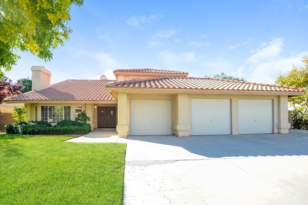 41232 Crispi Ln in Palmdale, CA - Building Photo