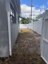 5721 SW 41st St in West Park, FL - Building Photo - Building Photo