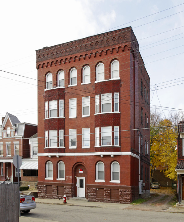 641 Collins St in Pittsburgh, PA - Foto de edificio