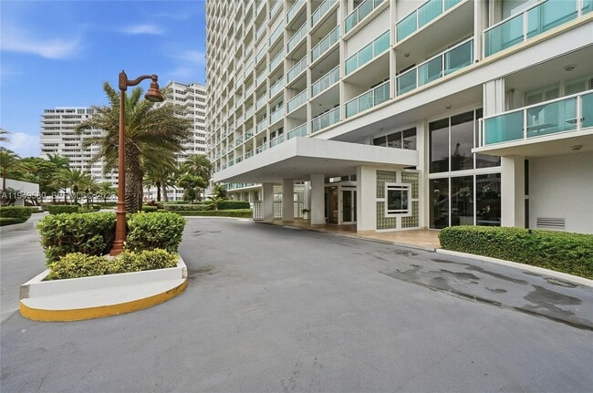 2100 S Ocean Ln in Fort Lauderdale, FL - Building Photo - Building Photo