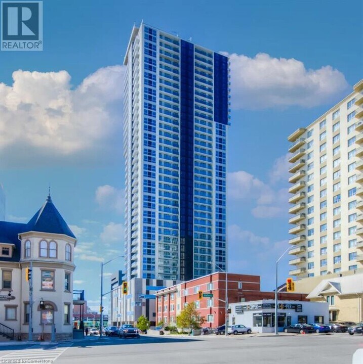 60 Frederick St in Kitchener, ON - Building Photo