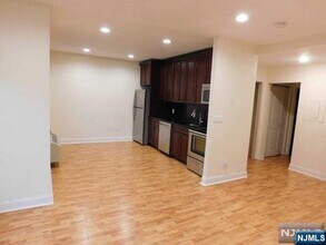 825 Palisade Ave in Fort Lee, NJ - Building Photo - Building Photo