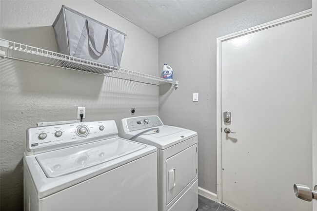 2215 Fort Laramie Dr