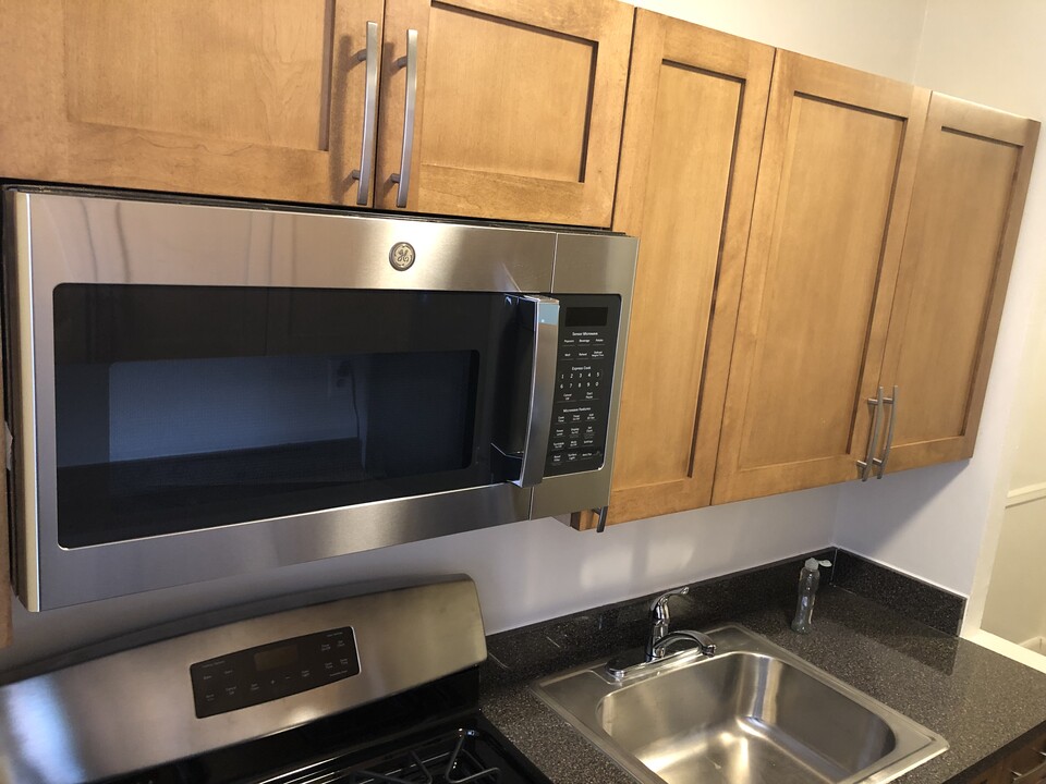 Calmar - No Broker Fee in Rego Park, NY - Building Photo
