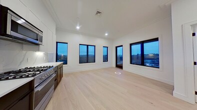 56 Leo M Birmingham Pky, Unit 506 in Boston, MA - Building Photo - Building Photo